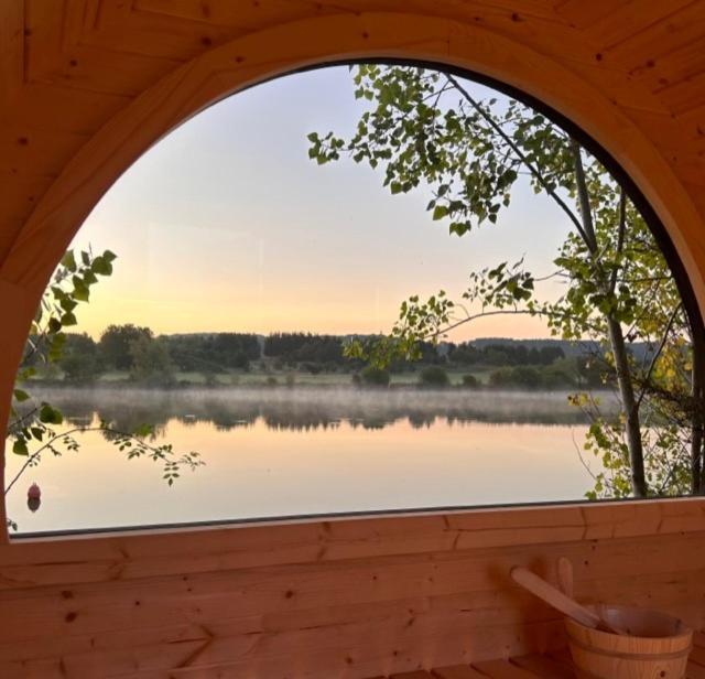 'Swan' Lakeview Lodge Bishampton Екстер'єр фото